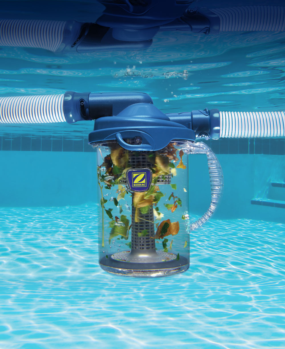 pool vacuum with leaf catcher